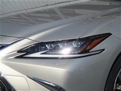 ES300h バージョンL