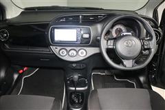 ヴィッツ Fセーフティエディション3