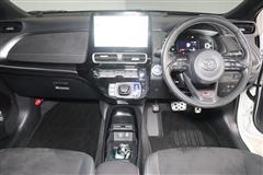 アクア GRスポーツ