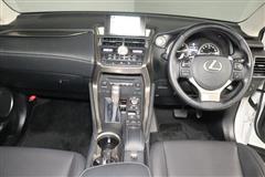 NX200t アーバンスタイル