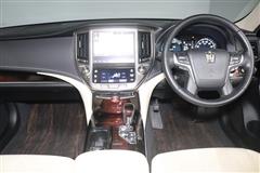 クラウン ロイヤルサルーン HEV