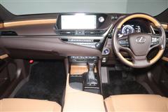 ES300h バージョンL