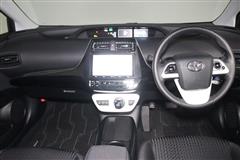 プリウス Sセーフティプラス