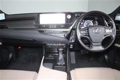 ES300h バージョンL