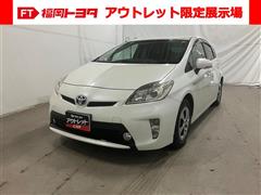 トヨタ　プリウス S