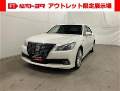 トヨタ　クラウンHEV ロイヤルサルーン