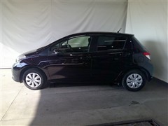 ヴィッツ Fシエル