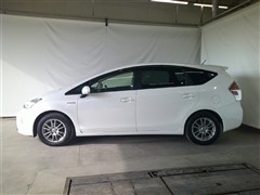 プリウスアルファ S