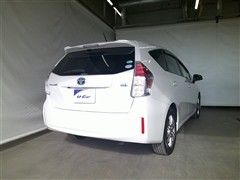 プリウスアルファ S