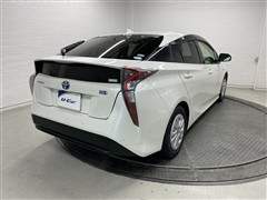 プリウス Sセーフティプラス