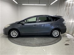 プリウスアルファ S