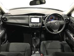 カローラアクシオ X