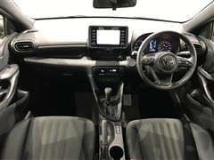 ヤリス ハイブリッド X