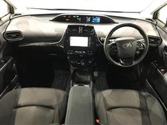 プリウス Sセーフティプラス2