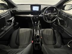 ヤリス ハイブリッド X