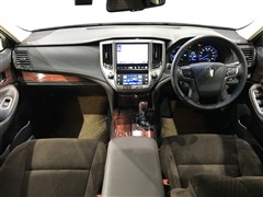 クラウンロイヤル HV ロイヤルサルーン