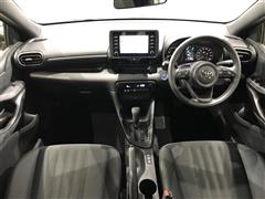 ヤリス ハイブリッド X