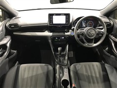 ヤリス ハイブリッド X