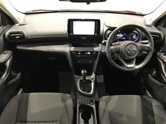 ヤリスクロス ハイブリッド G