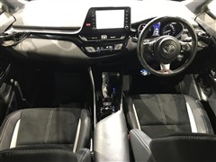 C-HR S GRスポーツ