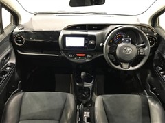 ヴィッツ ハイブリッド F アミー