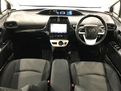 プリウス Sセーフティプラス