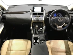 NX200t バージョンL