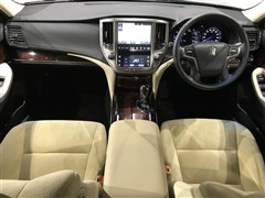 クラウンロイヤル HV ロイヤルサルーン