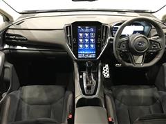 レヴォーグV-スポーツ