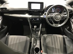 ヤリス ハイブリッド X