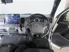 ハイエースV スーパーGLダークP2