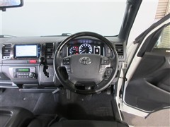 ハイエースV スーパーGLダークP2