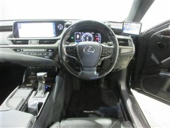 ES300h バージョンL