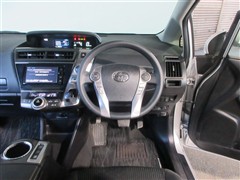 プリウスアルファ S