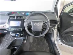 プリウス S セーフティプラス2