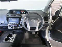 プリウスアルファ S