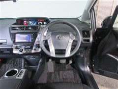 プリウスアルファ S