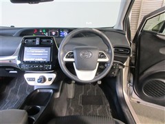 プリウス S セーフティプラス