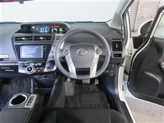 プリウスアルファ S