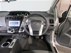 プリウスアルファ S