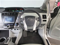 プリウスアルファ S