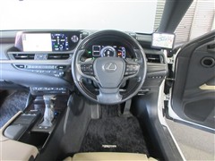 ES300h バージョンL