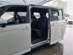 ヴォクシー HEV S-Z