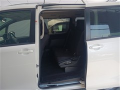 ヴォクシー HEV V