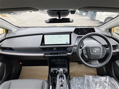 プリウス Z E-Four