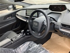 プリウス Z E-Four