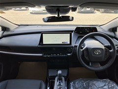 プリウス Z E-Four