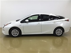 プリウス Sセーフティプラス