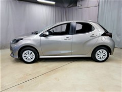 ヤリス ハイブリッド X