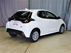 ヤリス ハイブリッド X